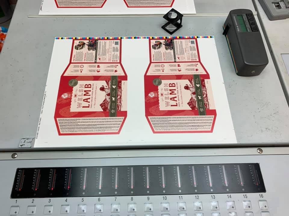 Heidelberg CPC control desk at Glenside Printing with a live packaging job on press